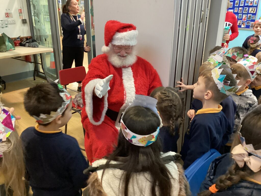 Herons’ Moor pupils celebrate a memorable Christmas lunch